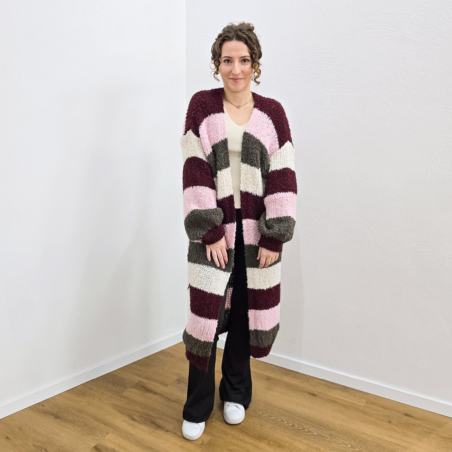 Bouclé-Strickjacke Sona