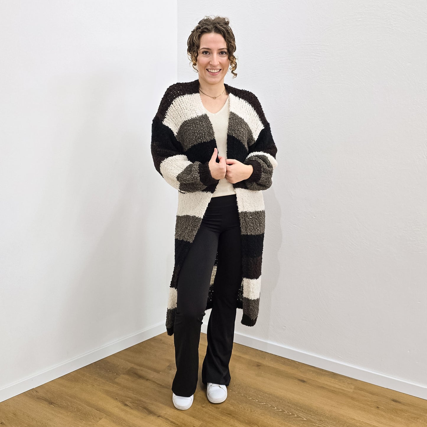 Bouclé-Strickjacke Sona