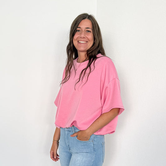 Cropped-Shirt Daphne