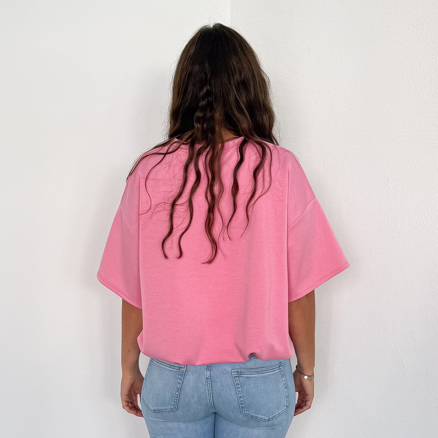 Cropped-Shirt Daphne